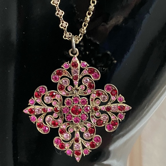 necklace with pink and ruby colored stones. - Picture 12 of 14
